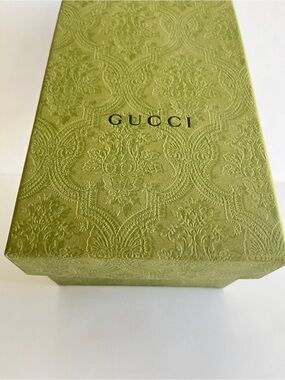 Gucci Olive Green Embossed Logo standard shoe Box perfect!!